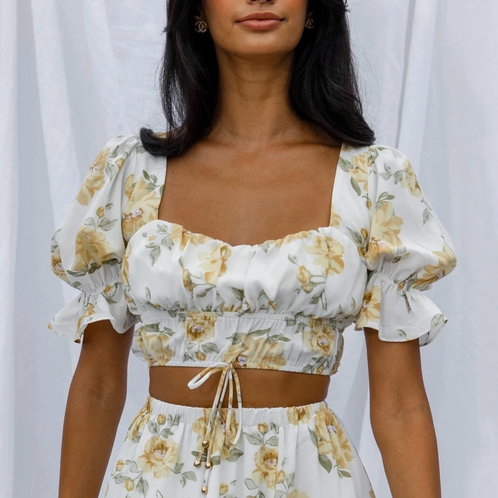 SELFIE LESLIE Lilibet Puff Sleeve Drawstring Crop Top Floral White